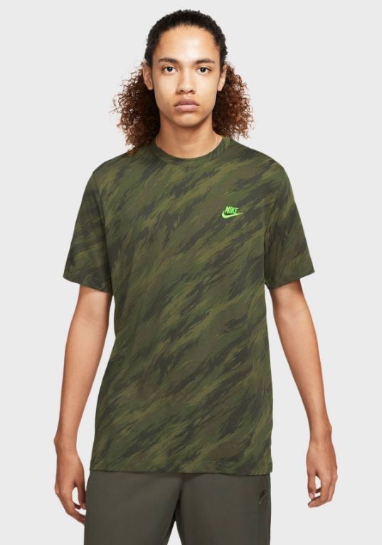 Levně Nike tričko Sweatshirt Tee Essentials Aop green