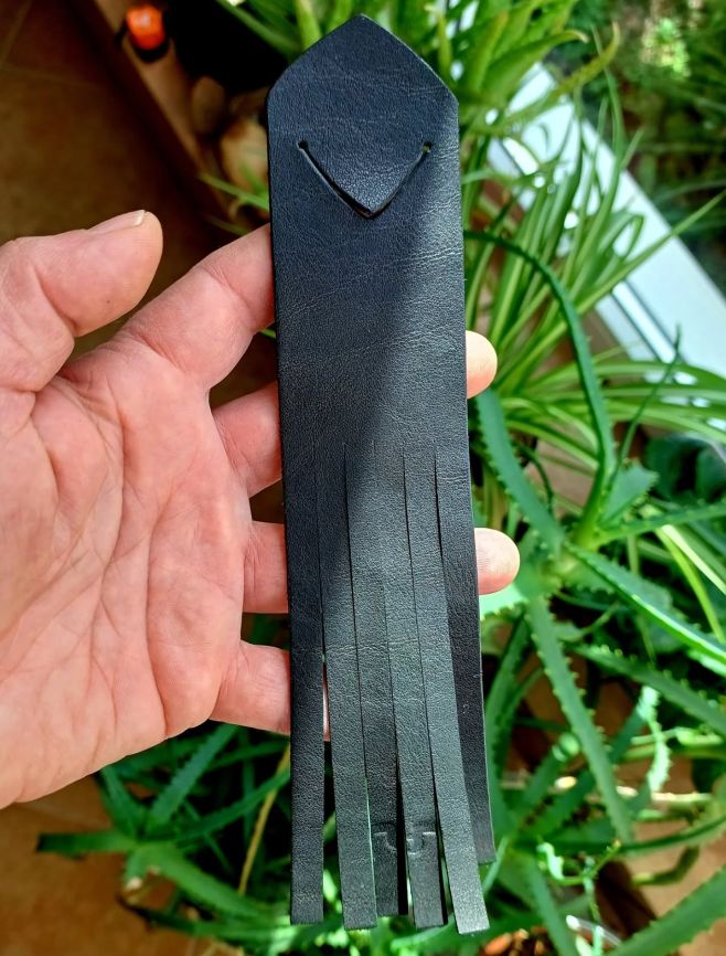 Záložka Dartbook je v černé kůži velmi elegantní 🖤 Černou hovězí hlazenici mám z jedné z posledních českých koželužen. Má...