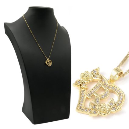 Řetízek s přívěskem „R“ v srdíčku s romantickými květinami – Symbol lásky a krásy