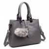 16961 1 kabelka prosivana s pom pom priveskem seda
