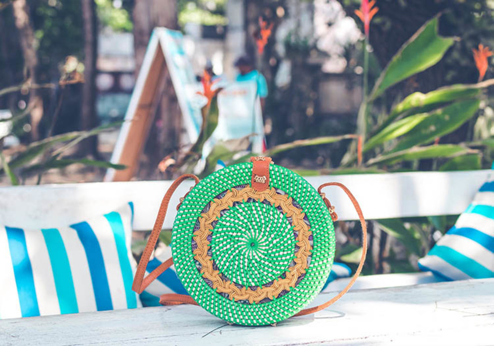 Prútené kabelky alebo od domáceho pomocníka až po luxusný doplnok