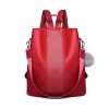 22472 batoh elegantny cez rameno s pompom priveskom burgundy