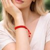 Ochranný červený náramok proti urieknutiu – tradičný talizman ochrany
