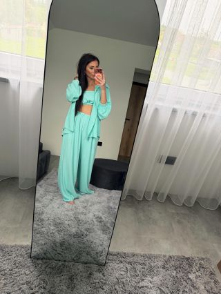 ✨ Třídílný komplet ✨ Ideální na letní dny i dovolenou ☀️ Stylový set, který spolu tvoří dokonalý outfit – lehký, pohodlný...