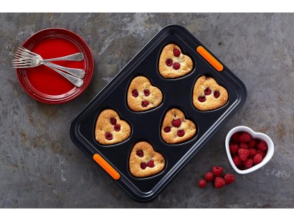 24180 le creuset plech na torticky srdcia