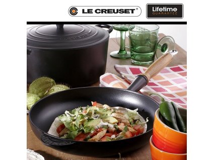 Le Creuset - panvica okrúhla s drevenou rúčkou 24 cm