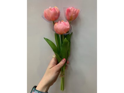 zvazok ruzovych tulipanov villeroyboch