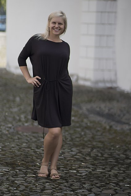 Oversize šaty Tereza Bellazu hnědé 3