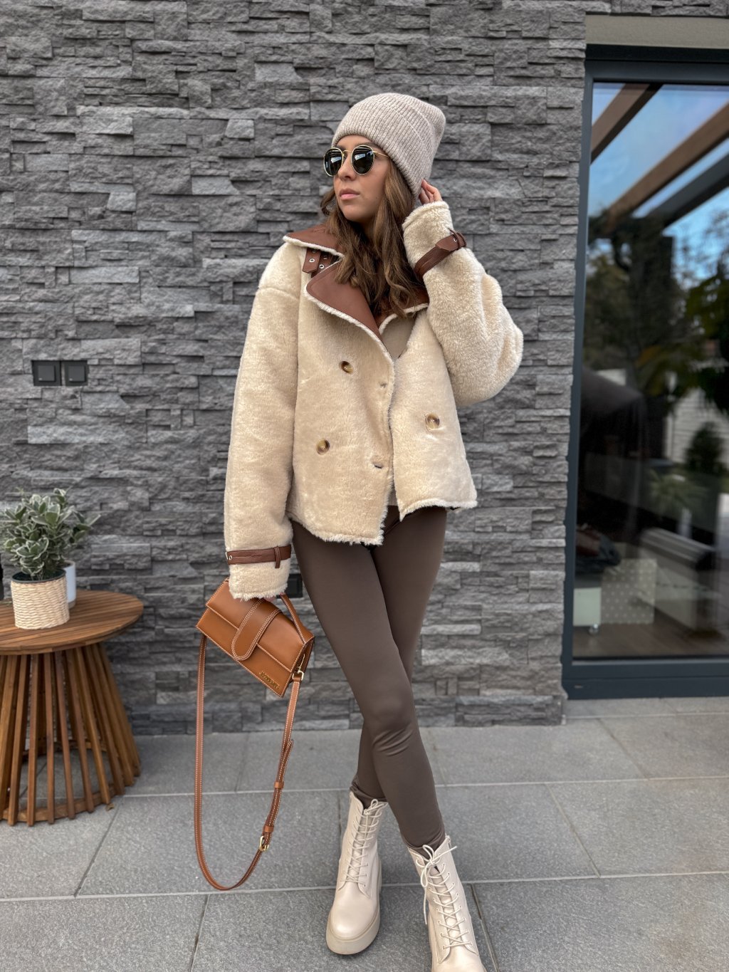 Teplá bunda s beránkem