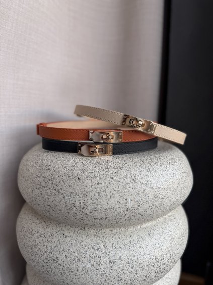 Pásek se zámečkem