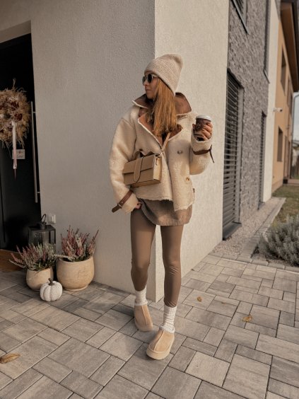 Teplá bunda s beránkem