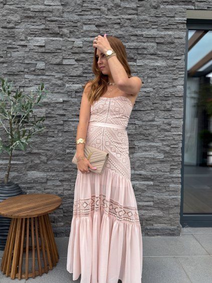 Dlouhé pudrové boho šaty