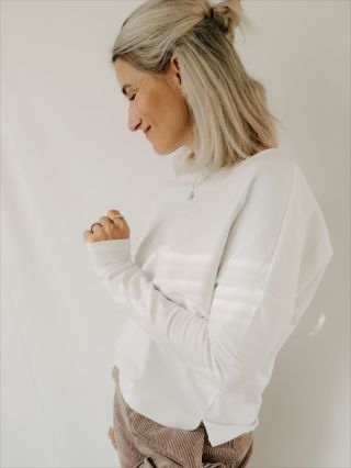 Na první pohled - obyčejná mikina 😁. Na druhý pohled - tvůj nejlepší nový kousek 🫶🏻. Jednoduše? Proste minimalistická...