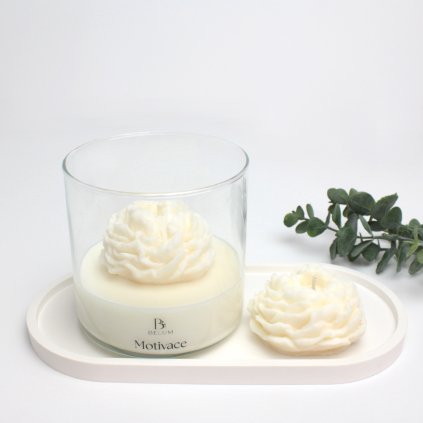 Velká designová svíčka ve skle s pivoňkovým květem – Belum Rituál Motivace