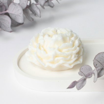 Sójová svíčka ve tvaru pivoňky – přírodní dekorace a voňavý doplněk interiéru