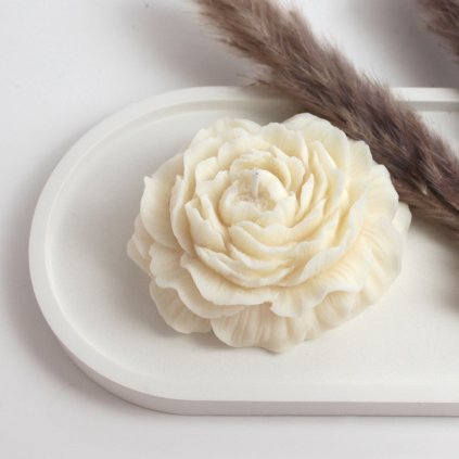 Sójová svíčka ve tvaru velkého květu – bílá designová dekorace