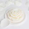 Sójová svíčka ve tvaru růže – bílá designová dekorace