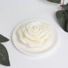 Sójová svíčka ve tvaru růže – bílá designová dekorace