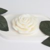 Sójová svíčka ve tvaru růže – bílá designová dekorace