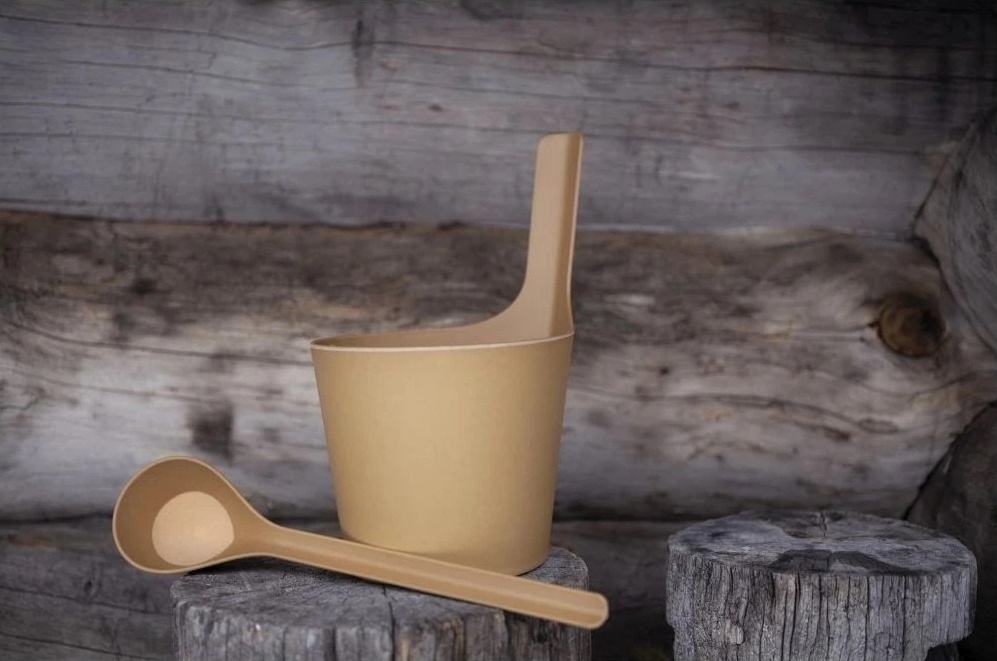 Jak správně zvlhčit vzduch v sauně pro maximální relaxaci: Vědra a naběračky jako klíčové nástroje