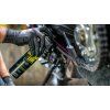 01 Dry Chain Lube PDP Highlight 950x crop center 2x(1)