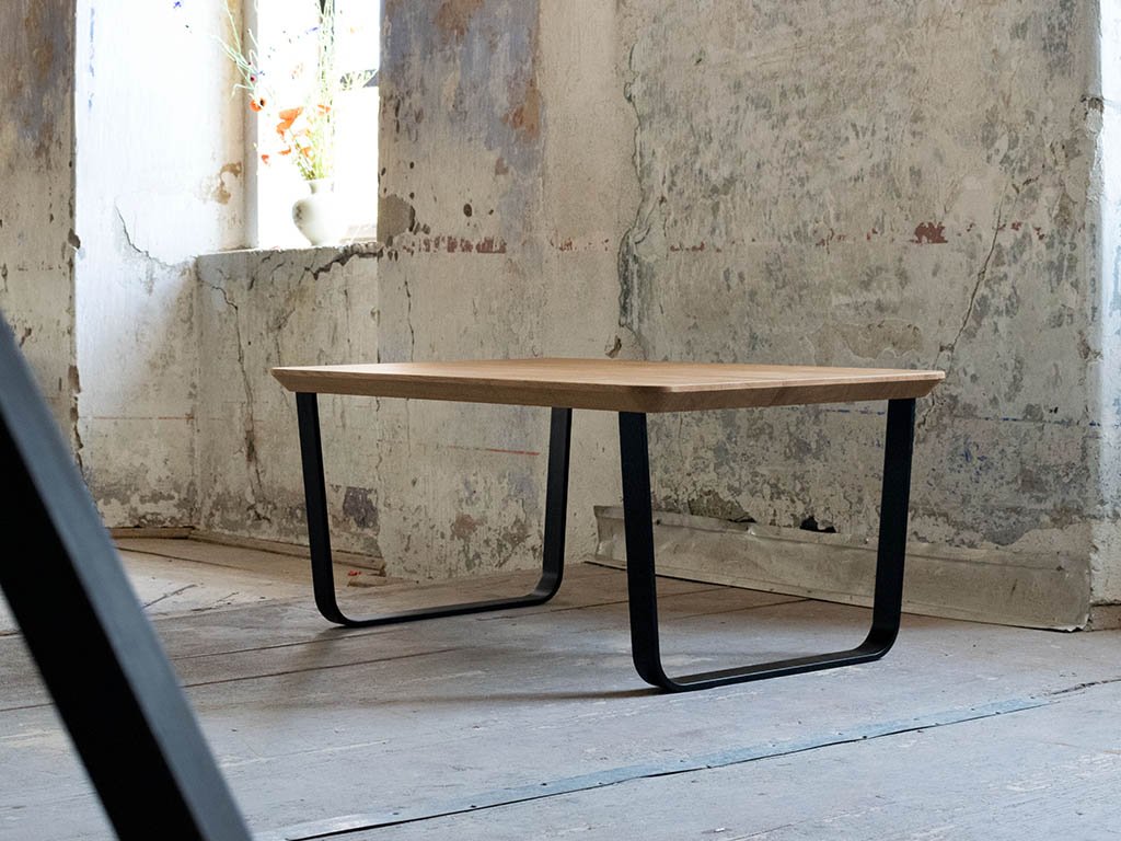 Industriální konferenční stolek ve tvaru obdélníku FUNKY se zaoblenou podnoží