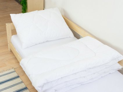 Prémiový set: Ručně šitá přikrývka i polštář z dutého vlákna