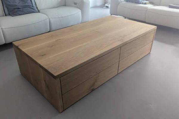 Industriální styl v interiéru: proč mu masivní dřevo sluší