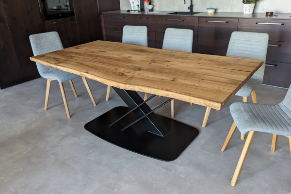 Proč kombinovat dřevo s kovem v interiéru