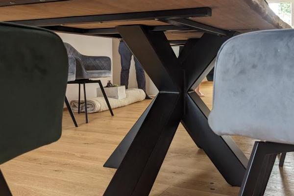 Designové kovové podnože pro naše jídelní stoly