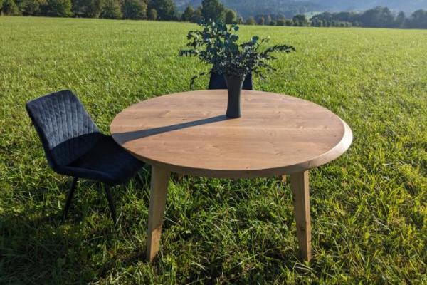 Vše co potřebujete vědět o kulatých jídelních stolech