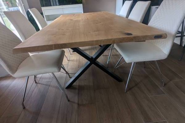 Tradiční řemeslo vs. masová výroba: v čem je ručně vyráběný nábytek jiný