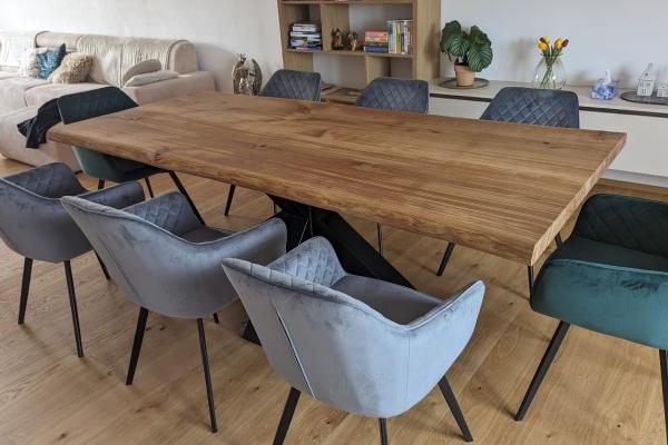 Nadčasový dárek k Vánocům? Jídelní stůl z masivu!