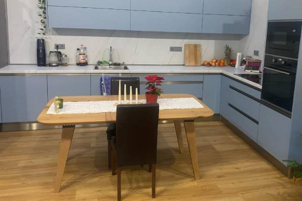 proc_volit_rucne_vyrabeny_nabytek_benoble_blog