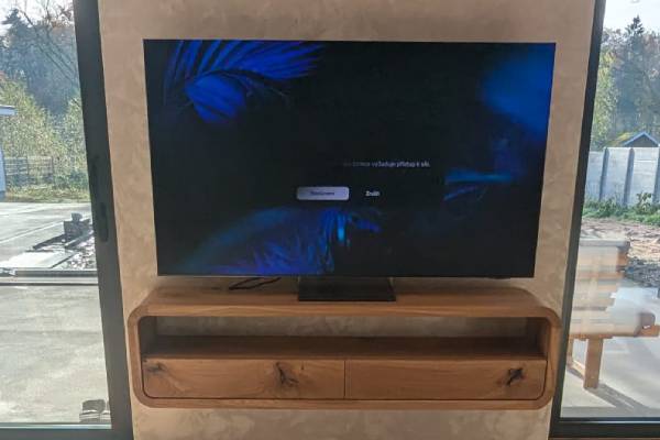 tv_komoda_s_radiusy_benoble