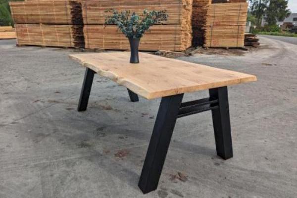 Why Choose a Table from a Carpenter?
