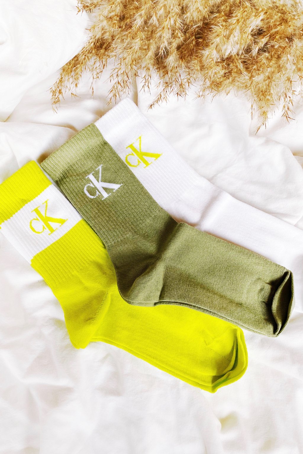 Calvin Klein dámské ponožky vysoké 3 páry - bílá, limetková, zelená