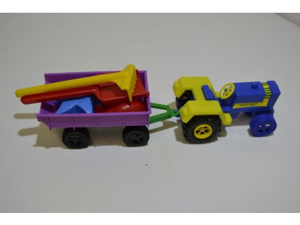 Polsko Plastový traktor na písek + příslušenství 00209