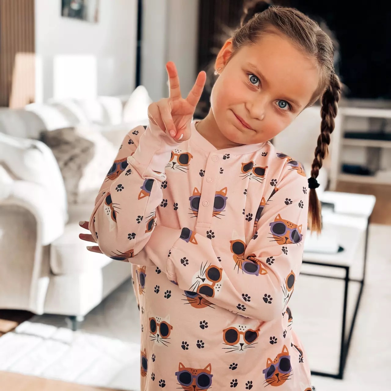 Holčička v bambusovém pyžamu