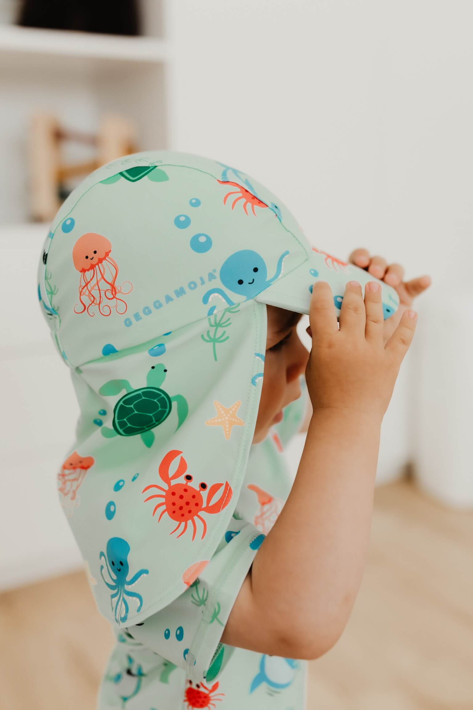 Dětský UV klobouk s kšiltem proti slunci Blue Geggamoja Velikost: 41-46cm (0-4 měsíce)