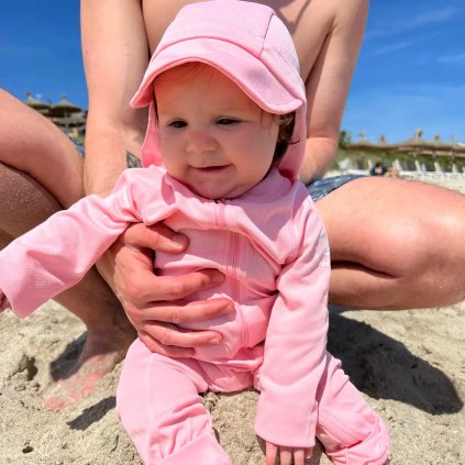 Detský UV klobúk so slnečnou clonou ružový Geggamoja