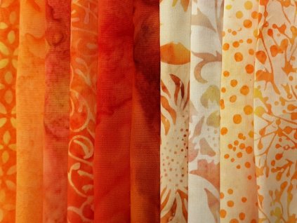 Hoffman balíček oranžová IV bali batika bavlněná látka patchwork