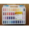 Amann Poly Sheen 40 sada nití kufr 96 ks nit polyester 200m