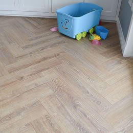 Laminítová podlaha ALSAFLOOR Herringbone 622 Balearic Oak