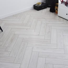 Laminítová podlaha ALSAFLOOR Herringbone 627 Polar Oak