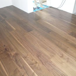 Orech Americký 1 lamelový, povrch LAK