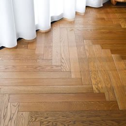 Parkety Herringbone 90° tmavý odtieň Coal