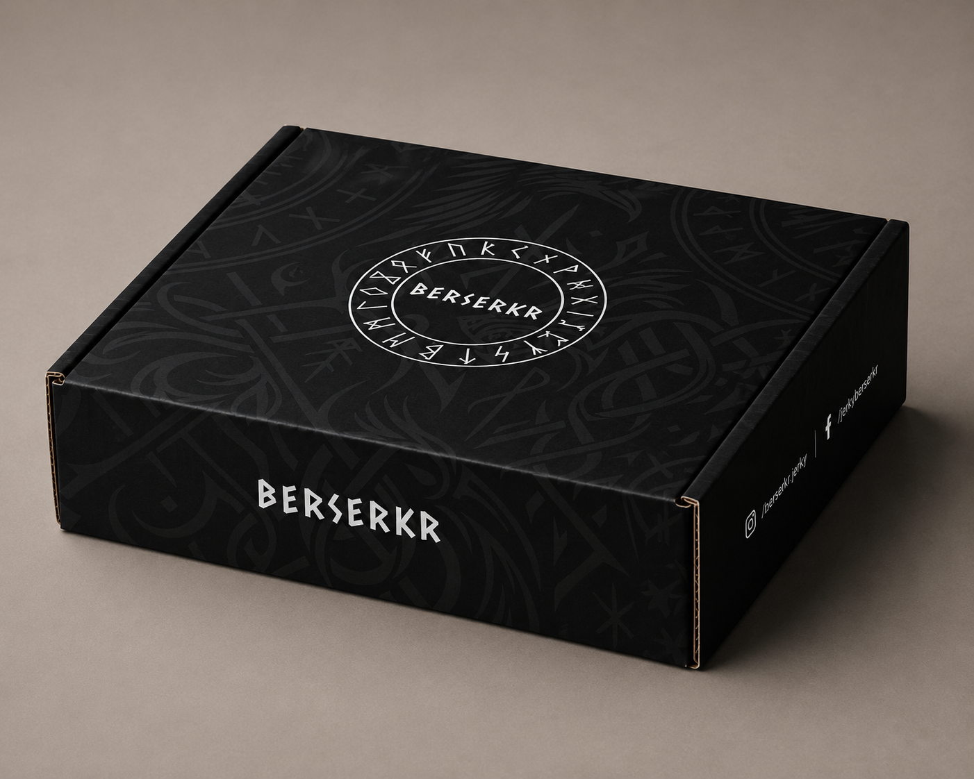 Černý dárkový degustační box BERSERKR s vikingským motivem