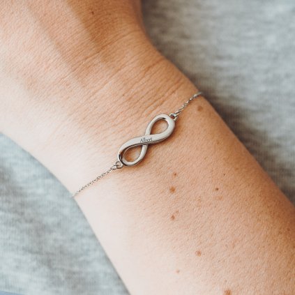 Dámsky náramok Nekonečno – strieborna s vlastným gravírovaním