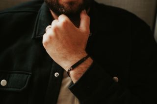 Valentýn se blíží. 🫶🏽 Přidej jméno, datum nebo vzkaz, který má význam jen pro vás dva. Pánský náramek s vlastním...